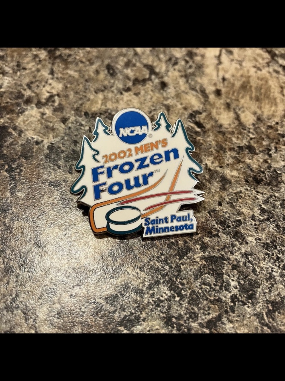 Vintage 2002 NCAA FROZEN FOUR St Paul Minnesota NHL Hockey Pin  Hat Lapel